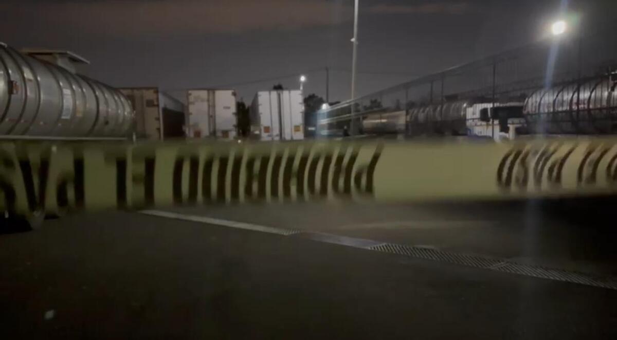 El tráiler fue localizado sobre la carretera a Nogales. ( Vicente Torres)