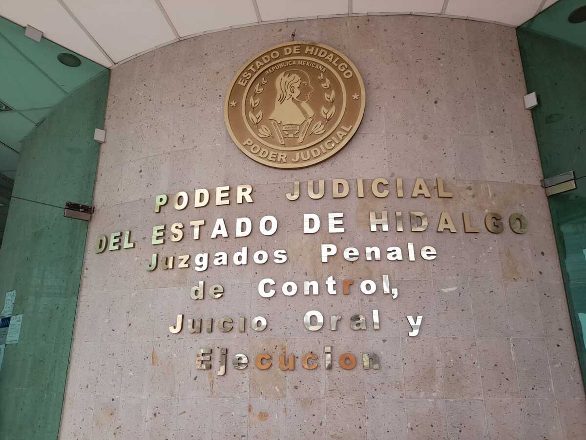 Vinculan a proceso a policías municipales de Tezontepec de Aldama por narcomenudeo.