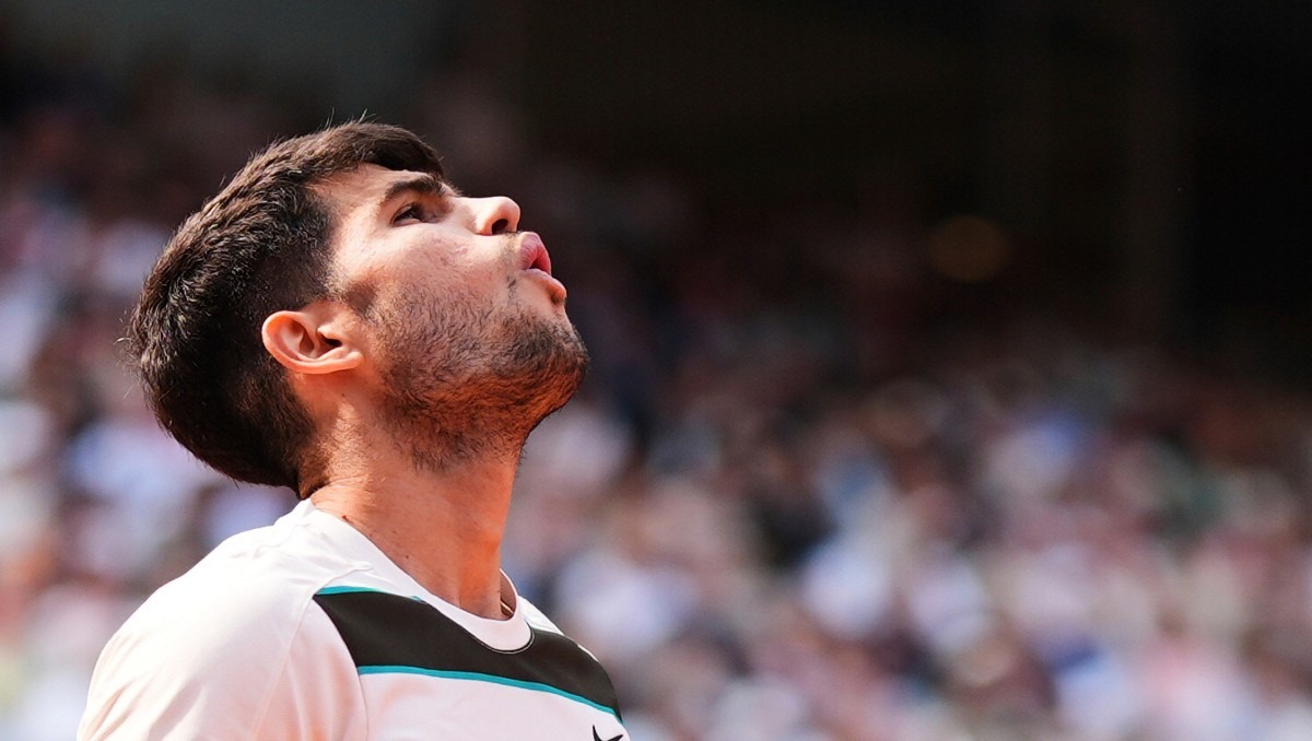 Alcaraz se perderá Wimbledon aunado a Roland Garros debido a lesión en la muñeca (AP)