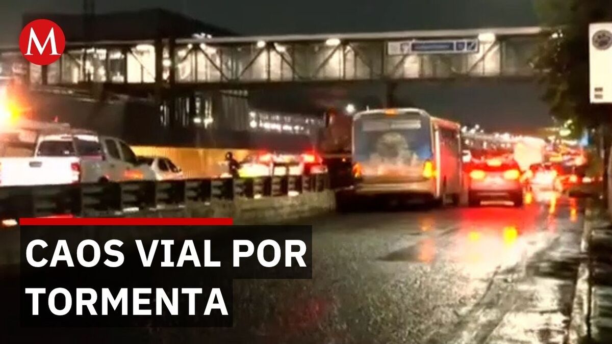 La brutal tormenta que convirtió la autopista México-Puebla en una laguna