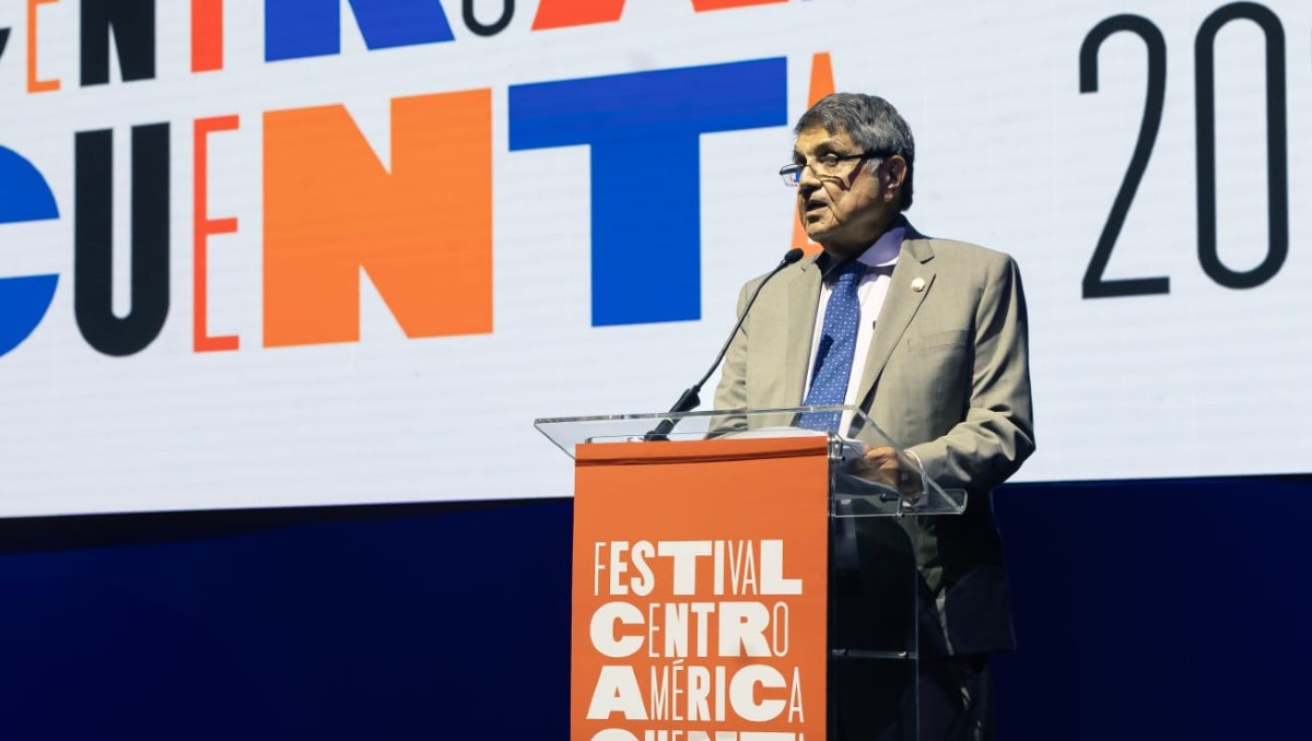 El escritor dio inicio al evento cultural. | Especial