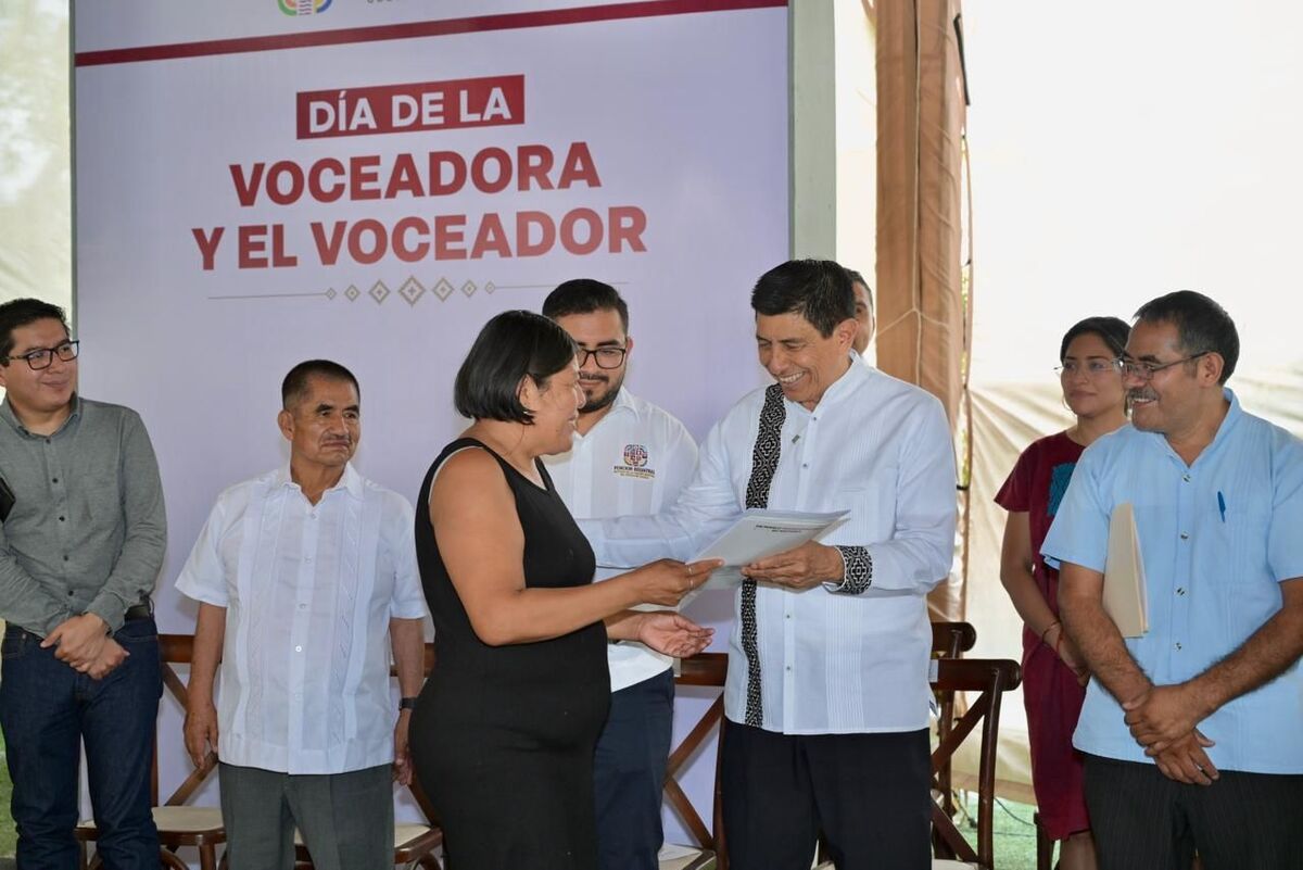 El gobernador Salomón Jara Cruz entregó escrituras de propiedad y garantizó el acceso al IMSS | Especial