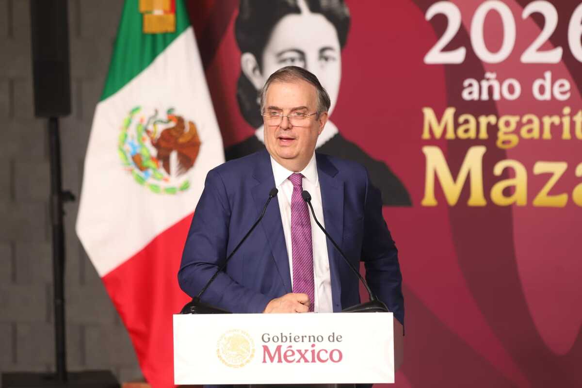 Marcelo Ebrard en el anuncio del nuevo proyecto de GM para México. | Foto Javier Ríos