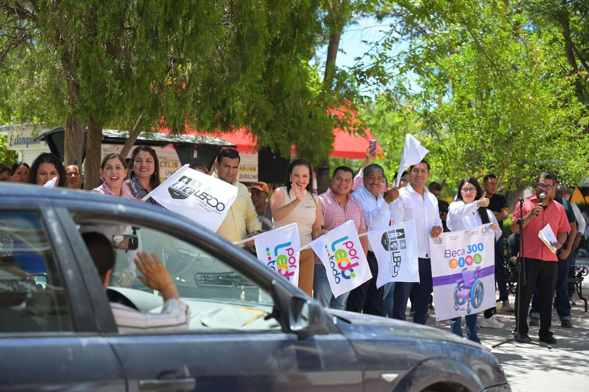 En un pequeño evento se dio banderazo a entrega de Beca 300 en Lerdo | Especial