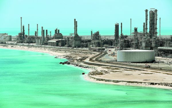 Al menos ocho refinerías importantes de la región están total o parcialmente fuera de servicio. Ahmed Jadallah/Reuters