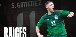 El entorno de Santi Gimenez platicó para el documental "Raíces, el comienzo" cómo el jugador desafió la muerte para estar en su primer Mundial con México.