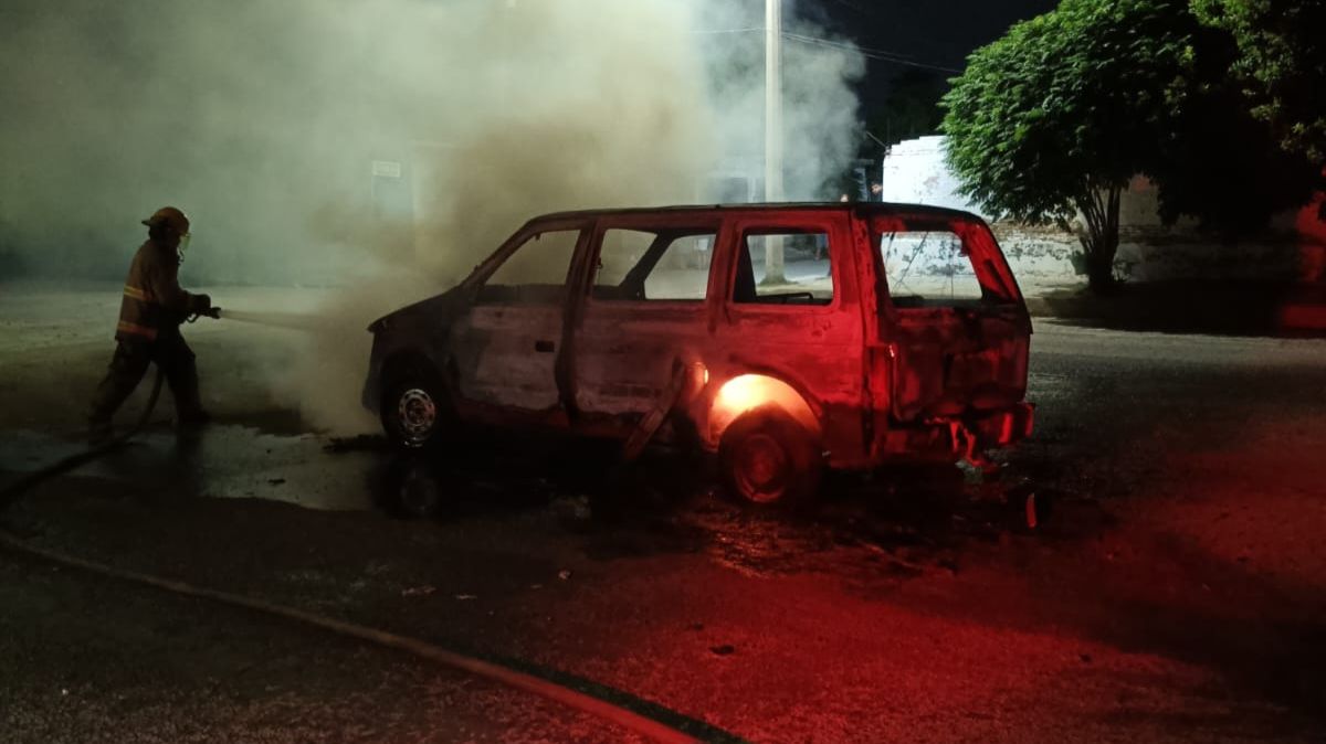 Bomberos sofocaron el fuego de una unidad en la colonia División del Norte.| Especial.