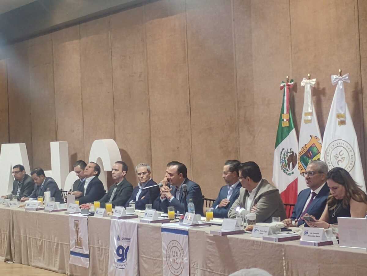 El gobernador Manolo Jiménez sostuvo una reunión con empresarios adheridos a la Coparmex. (Esmeralda Sánchez)
