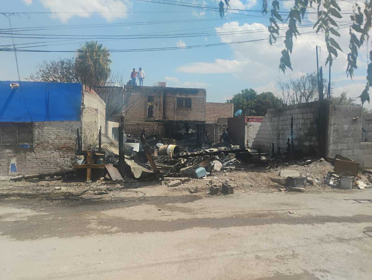 En Gómez Palacio, incendio destruye dos jacales. | Milenio Policía.