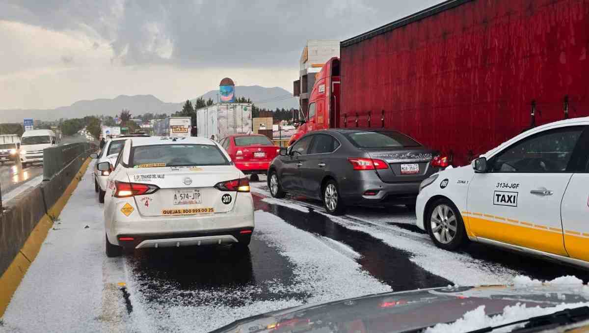 La intensa tormenta provocó afectaciones viales en la Toluca-Tenango rumbo al sur del Edomex. Foto: Especial