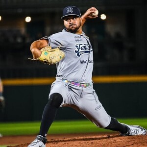 Los Sultanes de Monterrey festejan su aniversario 87 con una blanqueada sobre Saraperos de Saltillo en el Estadio Francisco I. Madero