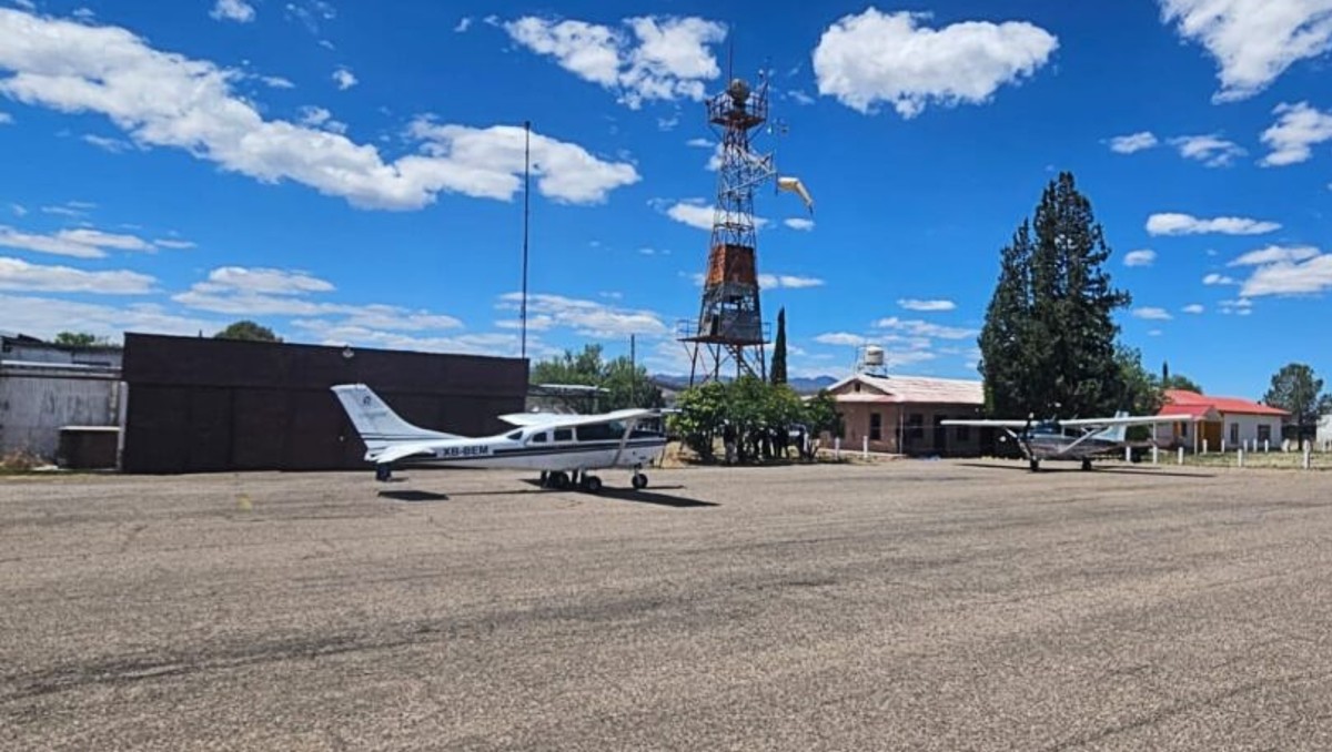 Las víctimas aterrizaron a bordo de dos aeronaves tipo Cessna 206 en la aeropista El Frisco. | Foto: Especial
