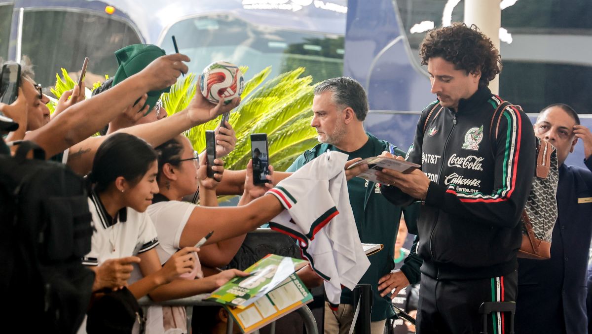 Afición poblana recibe a la Selección Mexicana | Agencia EsImagen
