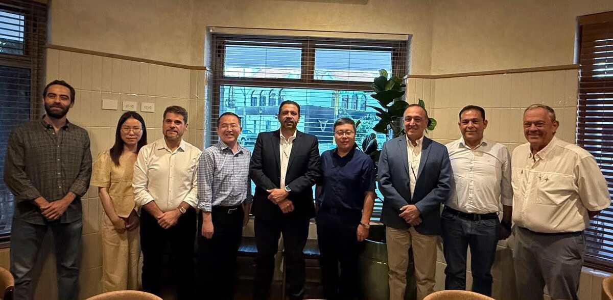 El alcalde de Ahome, Antonio Menéndez, recibió a funcionarios chinos. | Foto: Especial