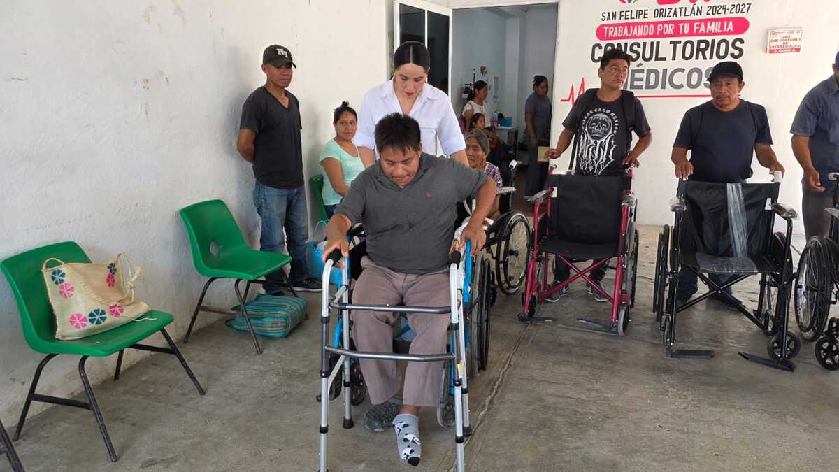 Entregan apoyos funcionales en San Felipe Orizatlán