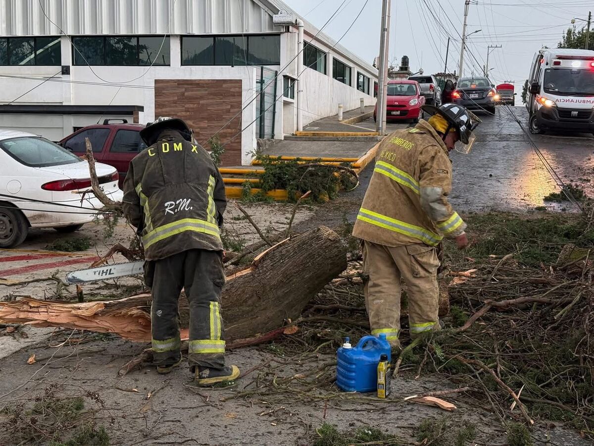Lluvias, granizo y fuertes vientos dejaron inundaciones y daños materiales en municipios del Valle de Toluca. | Especial