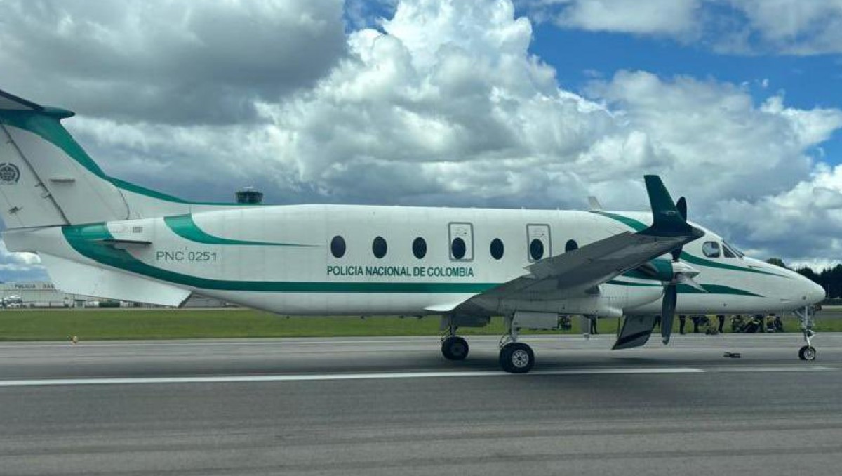 Ataque armado contra avión de la Policía colombiana deja tres heridos. | Foto: Especial