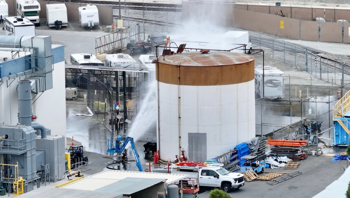 Autoridades acudieron a la zona para contener la fuga | Foto: AP