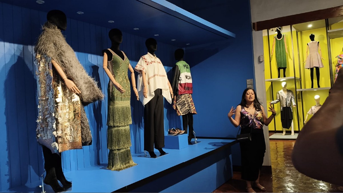 La exposición temporal ¡Moda hoy! subraya el estilo regional y latino.