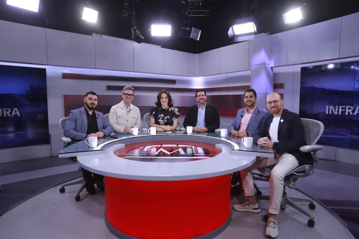 Foro Construyendo México, moderado por Regina Reyes-Heroles. JUAN CARLOS BAUTISTA