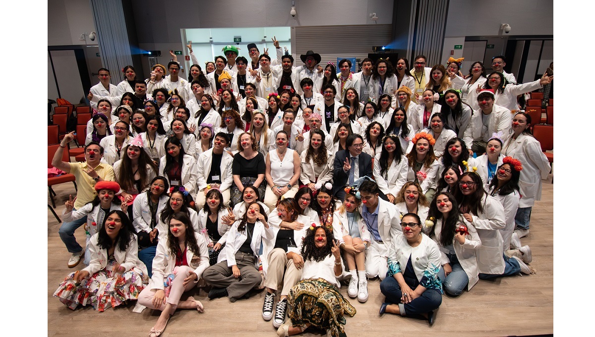 La generación 24 de voluntarios de Doctor Payaso celebró su certificación. (Guillermo Quintero )