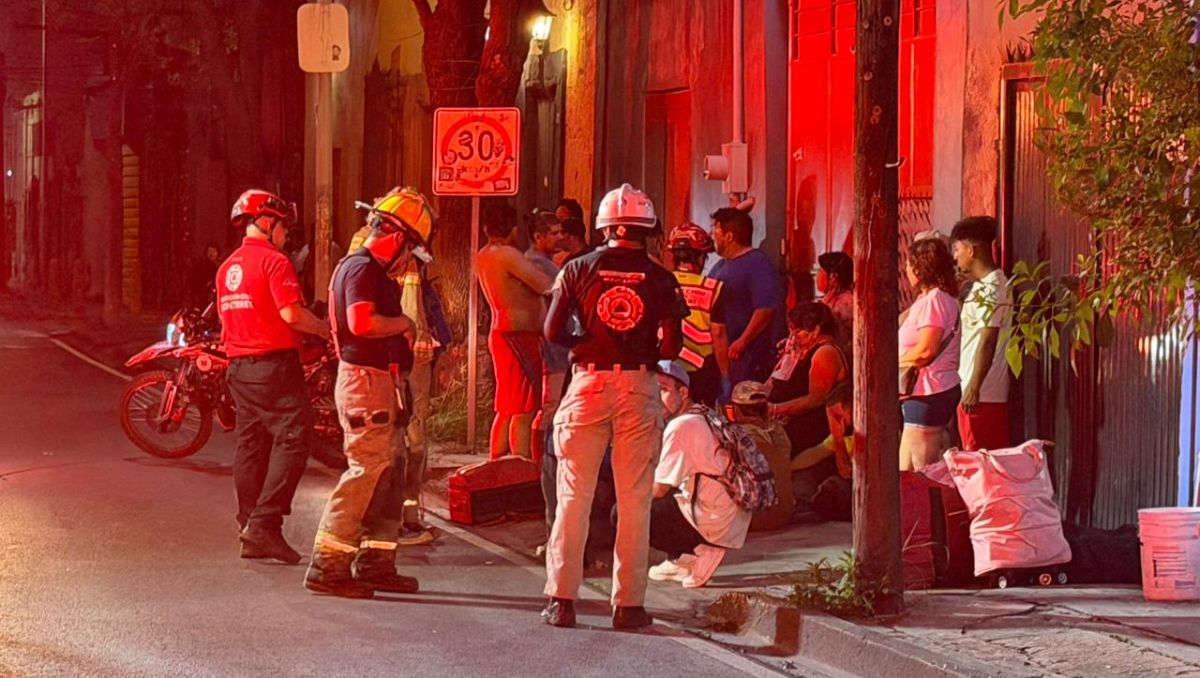 El inmueble cuenta con 24 cuartos de renta, de los cuales 22 estaban habitados al momento del incendio. Fernanda Pérez