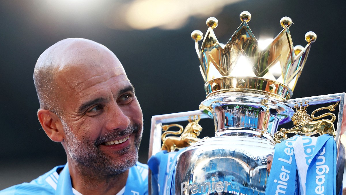 Pep Guardiola deja su cargo como entrenador del Manchester City tras 20 títulos en una década (Reuters)