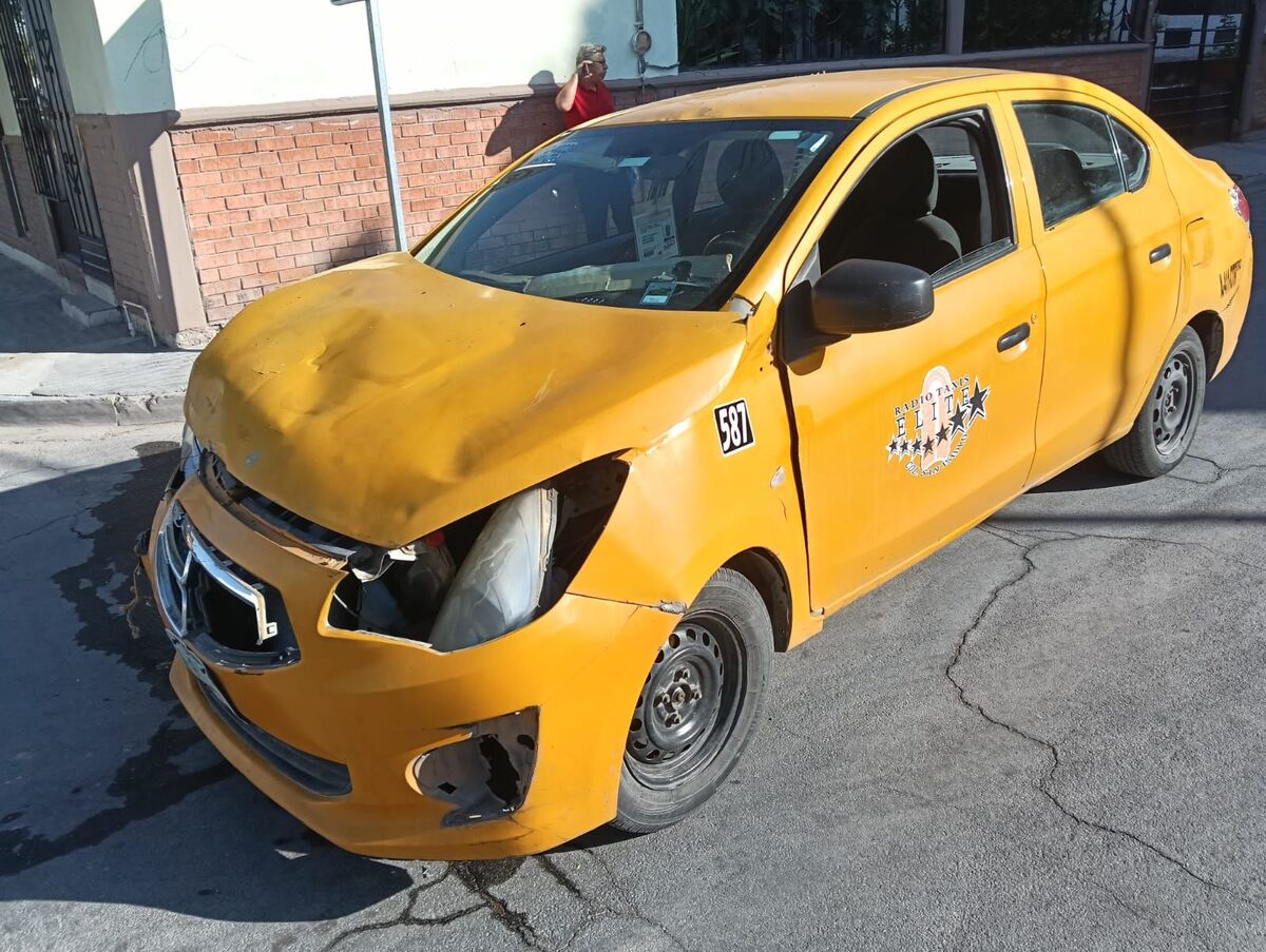 El percance se registró en la intersección de la avenida Carmen Pamanes y la calle Privada Amador Cárdenas. | Especial