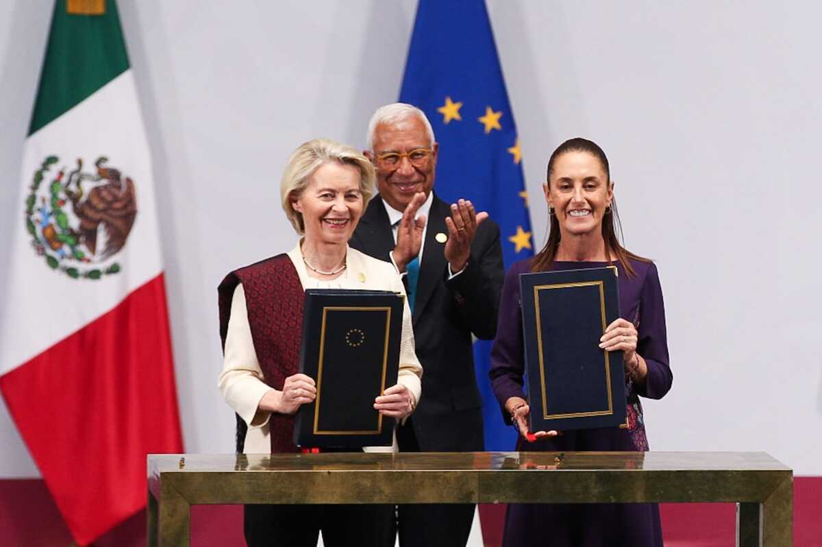 La presidenta, Claudia Sheinbaum y Ursula Van Der Leyen firmaron el Acuerdo Global Modernizado. | Foto: Araceli López