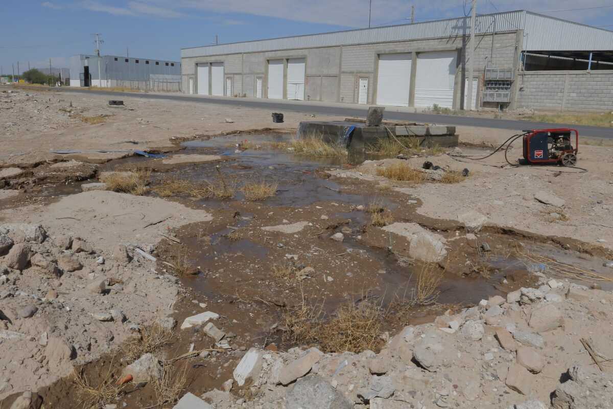 Esta semana se registró megafuga de agua a la altura del Ejido Paso del Águila, en Torreón | Manuel Guadarrama