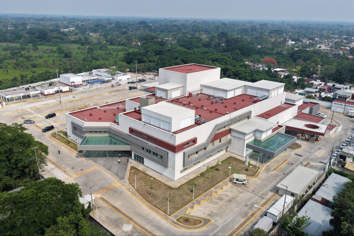 La construcción del hospital del IMSS-Bienestar en Cárdenas, Tabasco, estuvo a cargo de militares. | Foto: Presidencia