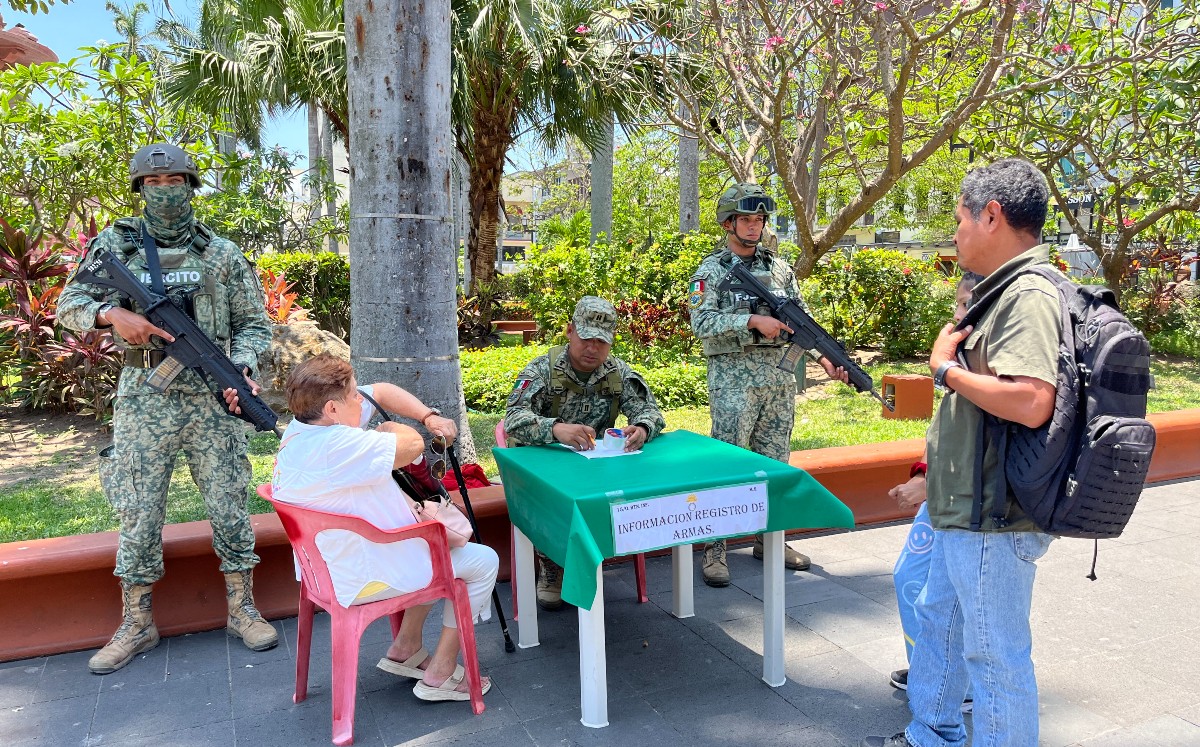 Un módulo de la Sedena se instaló en la Plaza de Armas.|  YAZMÍN SÁNCHEZ