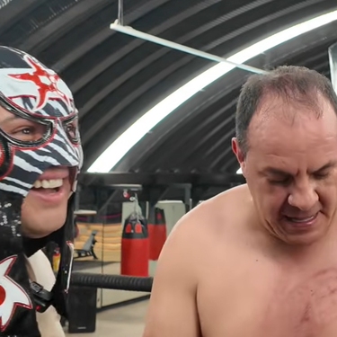 Penta Zero Miedo recibió a los ex futbolistas Cuauhtémoc Blanco, Isaac Terrazas y Germán Villa en su gimnasio para mostrarles movimientos de lucha libre.