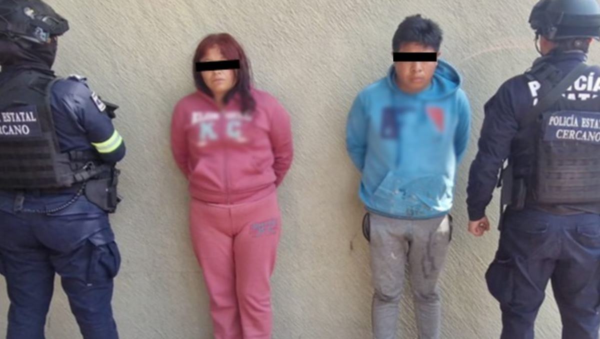Policías estatales persiguieron y detuvieron a dos personas por conducir sin medidas de seguridad en Ixtapan. Foto Especial