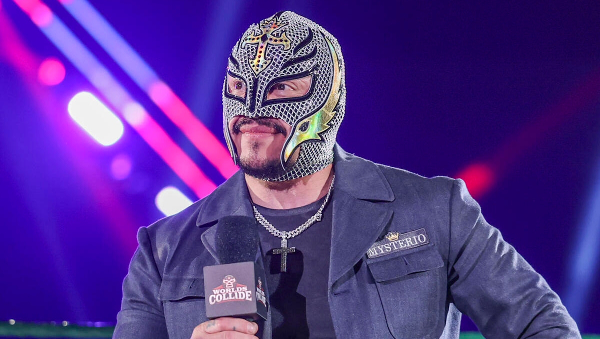 Rey Mysterio es presentado como el nuevo gerente general de Triple A (WWE)