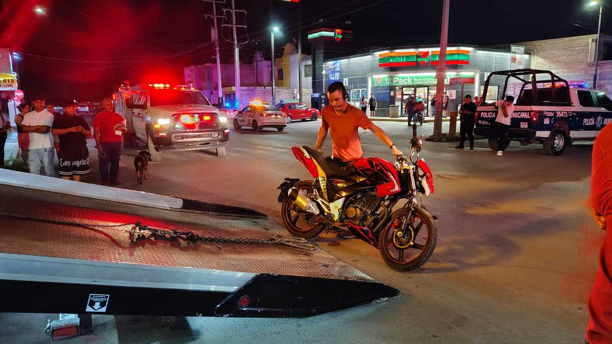En Torreón, motociclista resulta lesionado tras choque. | Milenio Policía.
