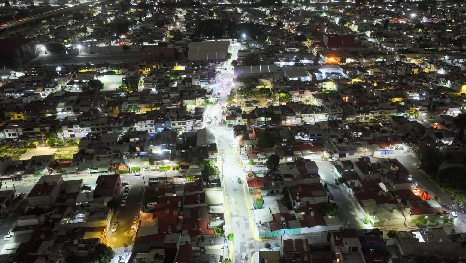 Vecinos de Ecatepec recuperan vialidad insegura tras instalación de luminarias | Especial