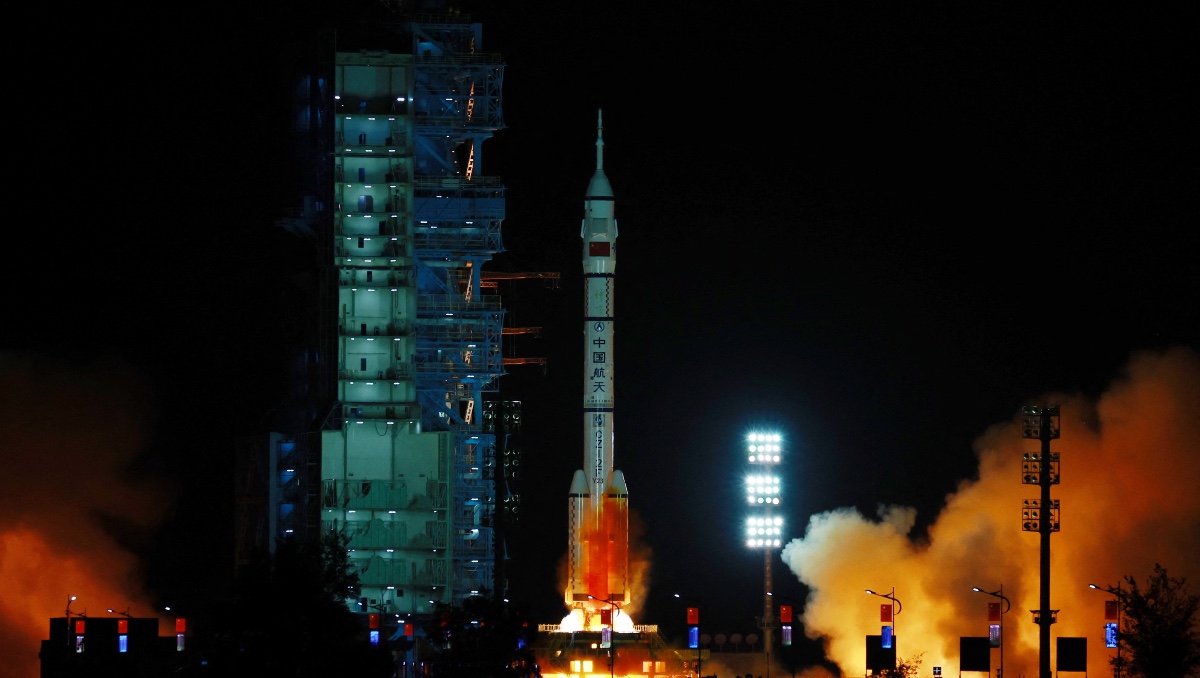 Cohete portador Long March-2F, que transporta la nave espacial Shenzhou-23 y a una tripulación de tres astronautas. | AFP