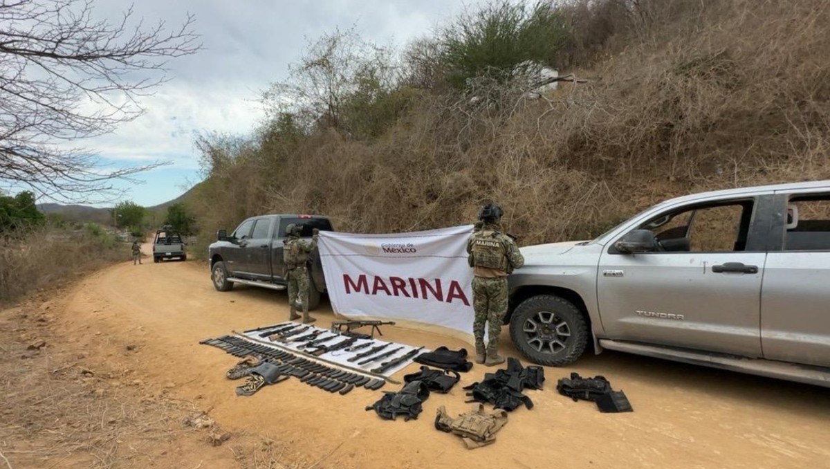 Delincuentes abandonan camionetas con armas y artefactos explosivos en San Ignacio | Especial