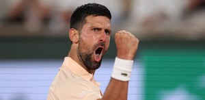 Djokovic vive susto pero avanza en su presentación en Roland Garros