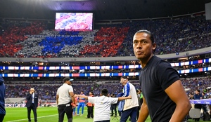 Joel Huiqui llevó a Cruz Azul a conquistar la décima Liga MX, y lo hizo como entrenador interino.