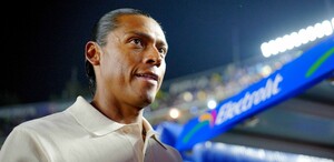 El exjugador mexicano, Joel Huiqui reveló que seguirá al frente de Cruz Azul.