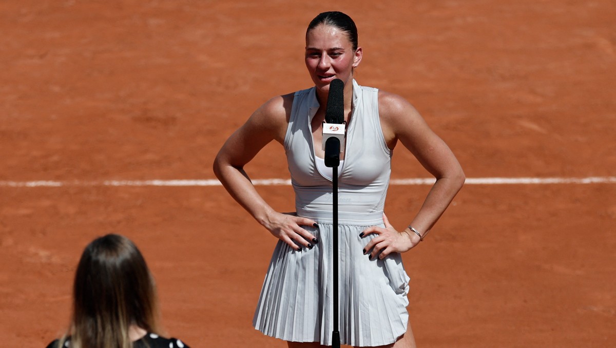 Marta Kostyuk rompió en llanto al confesar, en pleno Roland Garros, que un misil cayó cerca de su casa (Reuters)