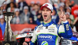 El piloto mexicano Daniel Suárez gana Charlotte 600 en la NASCAR Cup Series.