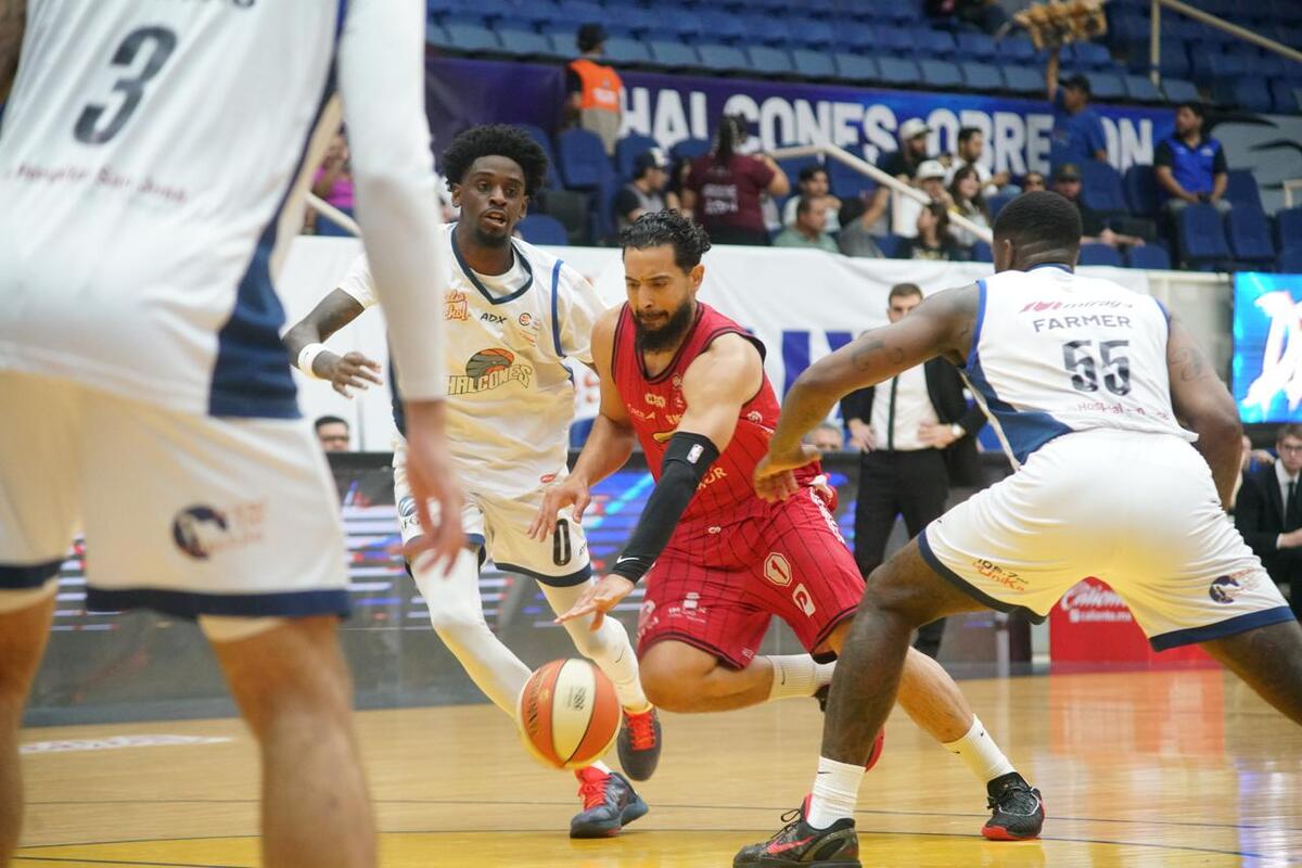 La quinteta lagunera derrotó 90-87 a Halcones de Obregón en un intenso duelo en la Arena ITSON.| Especial.