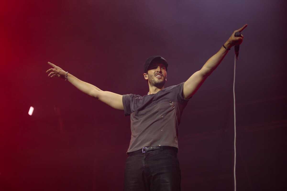Sebastián Yatra inició su gira "Entre tanta gente" ante miles de fanáticos en el Palacio de los Deportes, | Foto: Araceli López