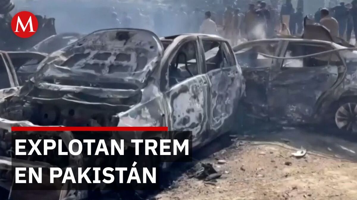 Atentado terrorista: Bomba destruye tren de pasajeros en Pakistán