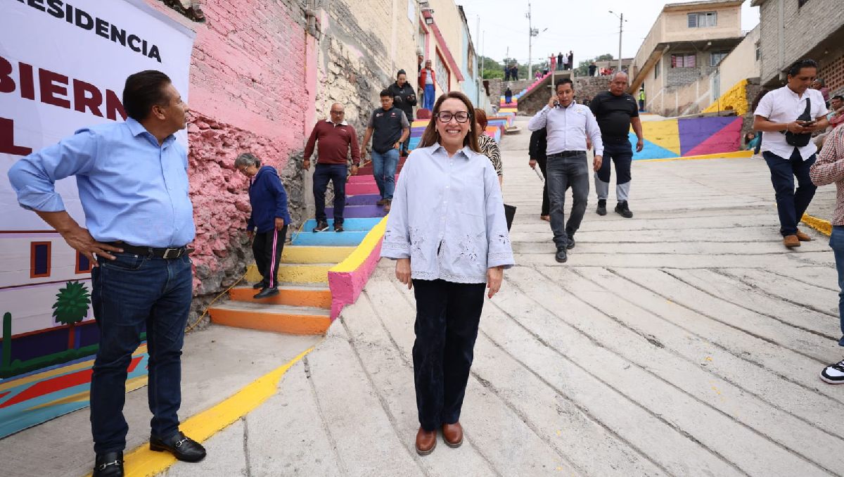 Azucena Cisneros encabezó el evento que facilita la movilidad en la parte alta de Ecatepec. | Foto: Especial