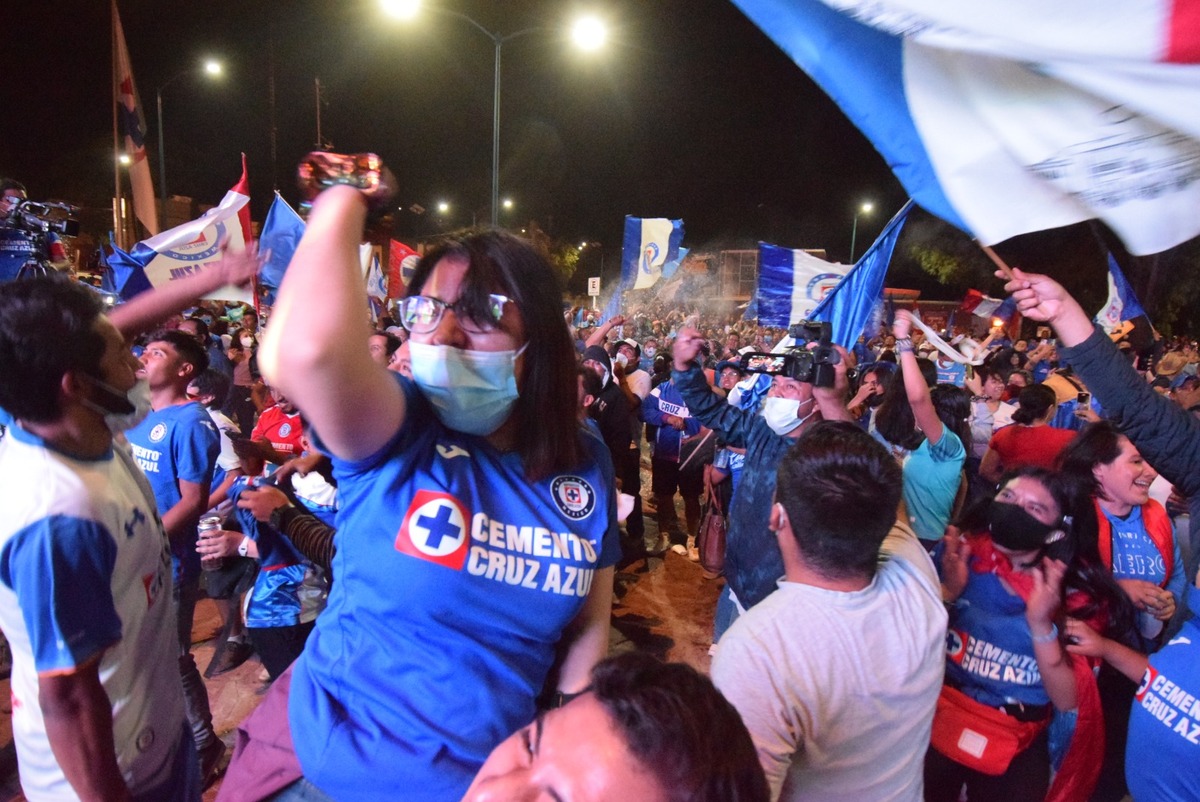Estalla festejo en la región de Tula por campeonato de Cruz Azul. (Francisco Villeda)