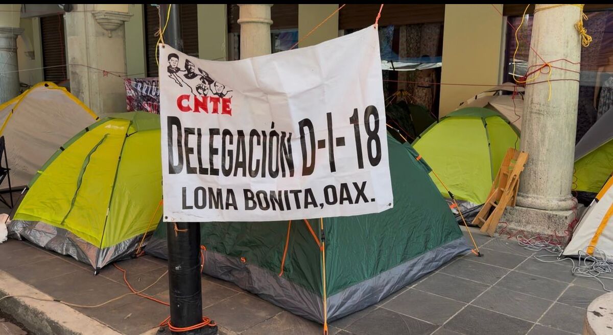 El mega plantón comenzó a instalarse a partir de las 8:00 horas de este 15 de mayo y ahora abarca la placa del zócalo. | Especial